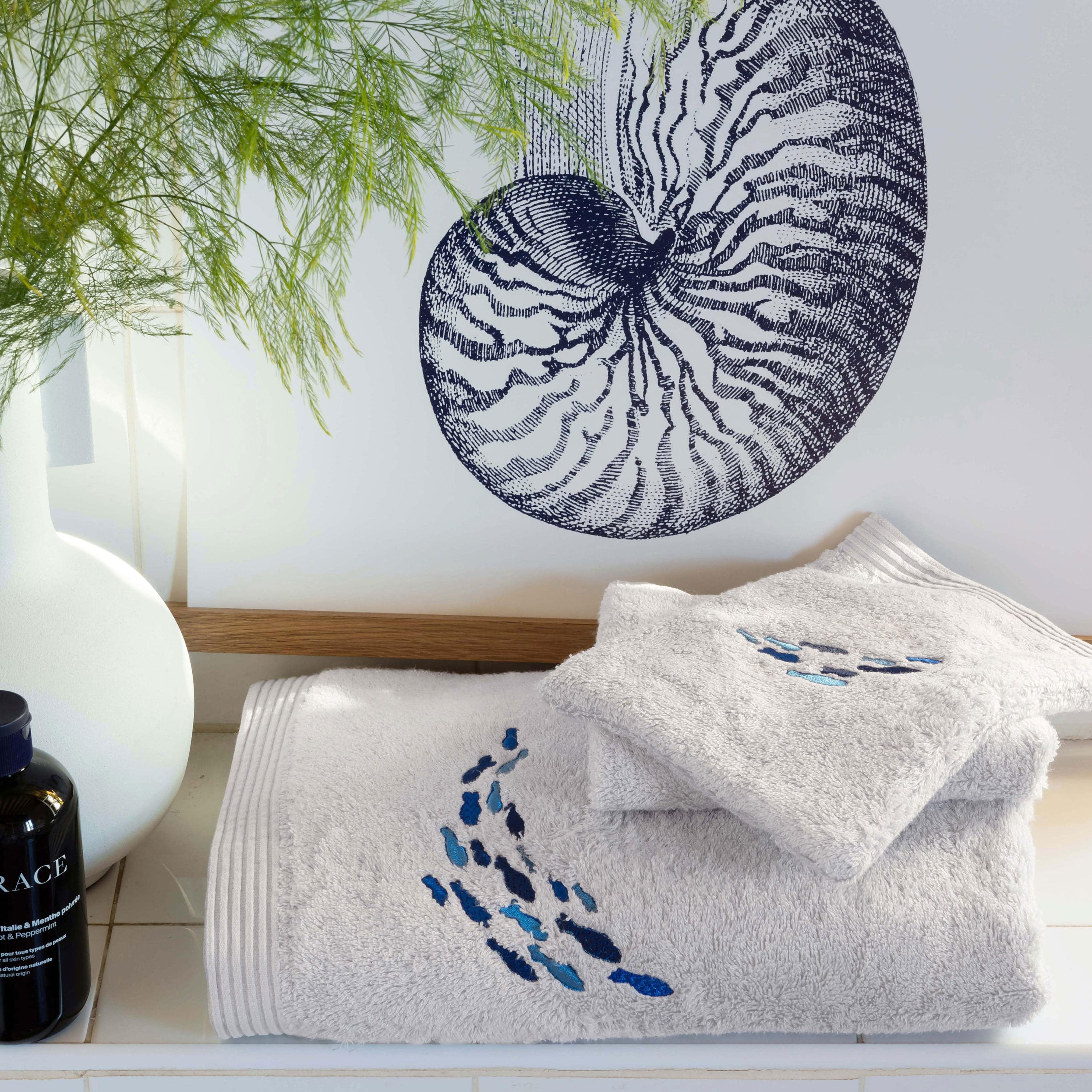 Abysse Grey Cotton and Bamboo Viscose Bath Sheet - Image 8