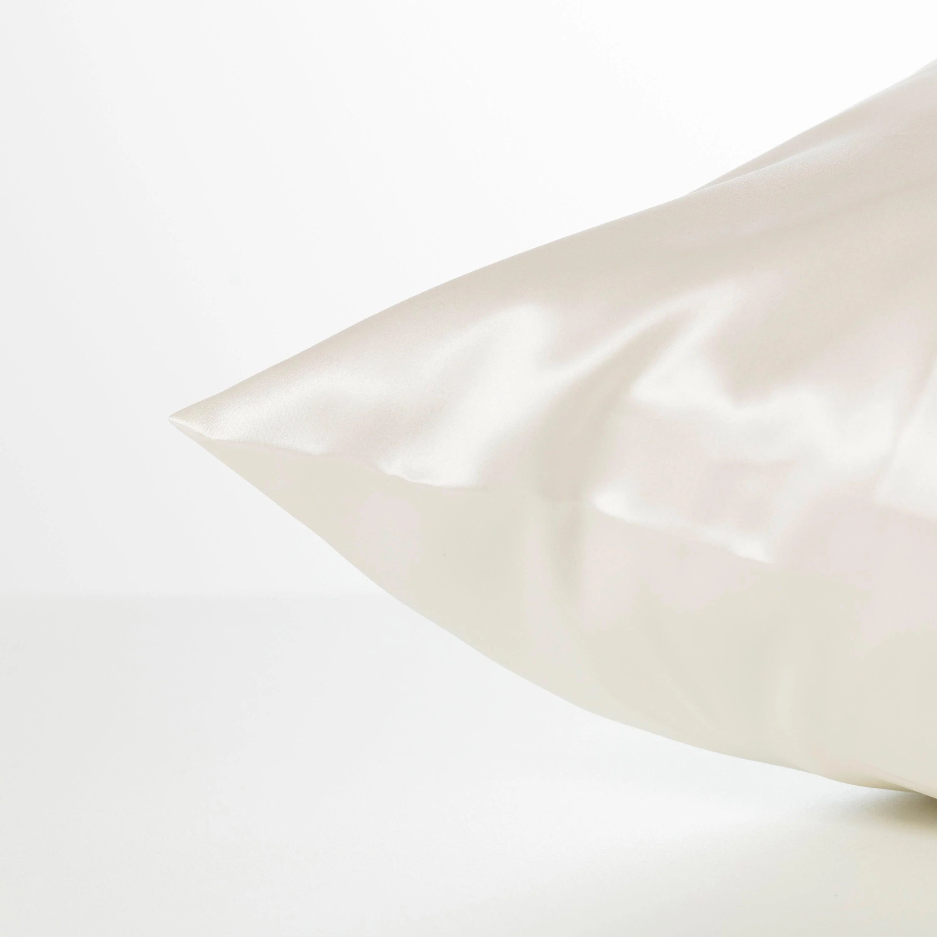 Beauté Mulberry Silk Rectangular Pillowcase - Ivory - Image 3