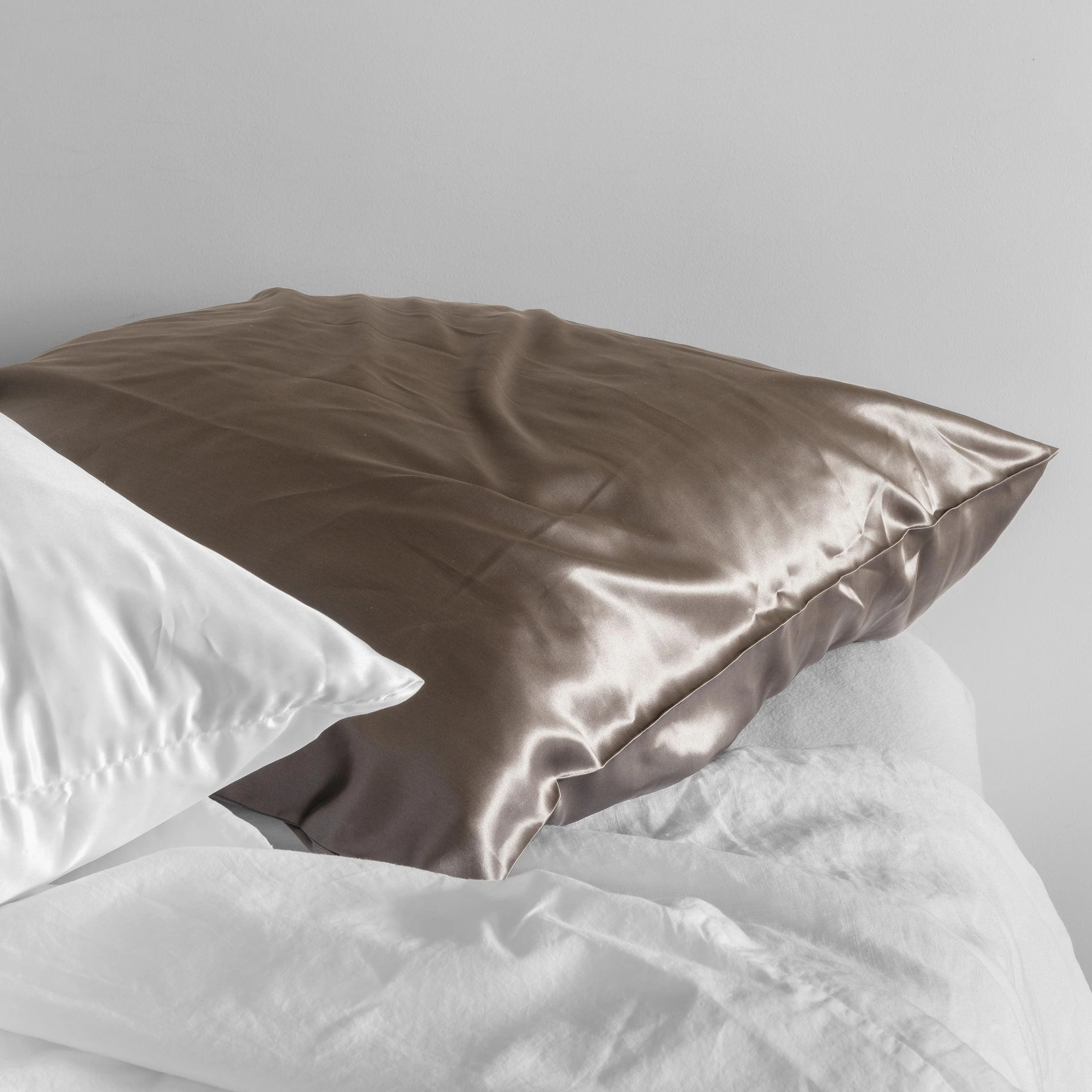 Beauté Mulberry Silk Rectangular Pillowcase - Mink - Image 2