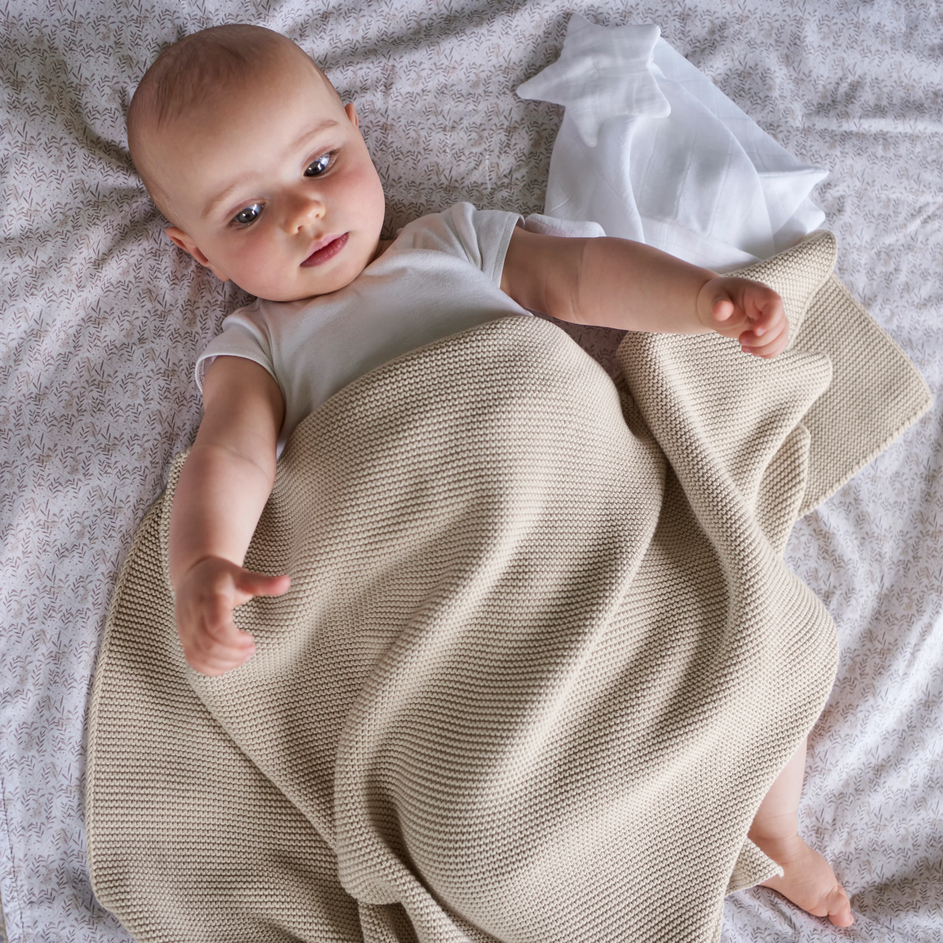 Bienvenue Knitted Organic Cotton Children's Blanket - Beige - Image 2
