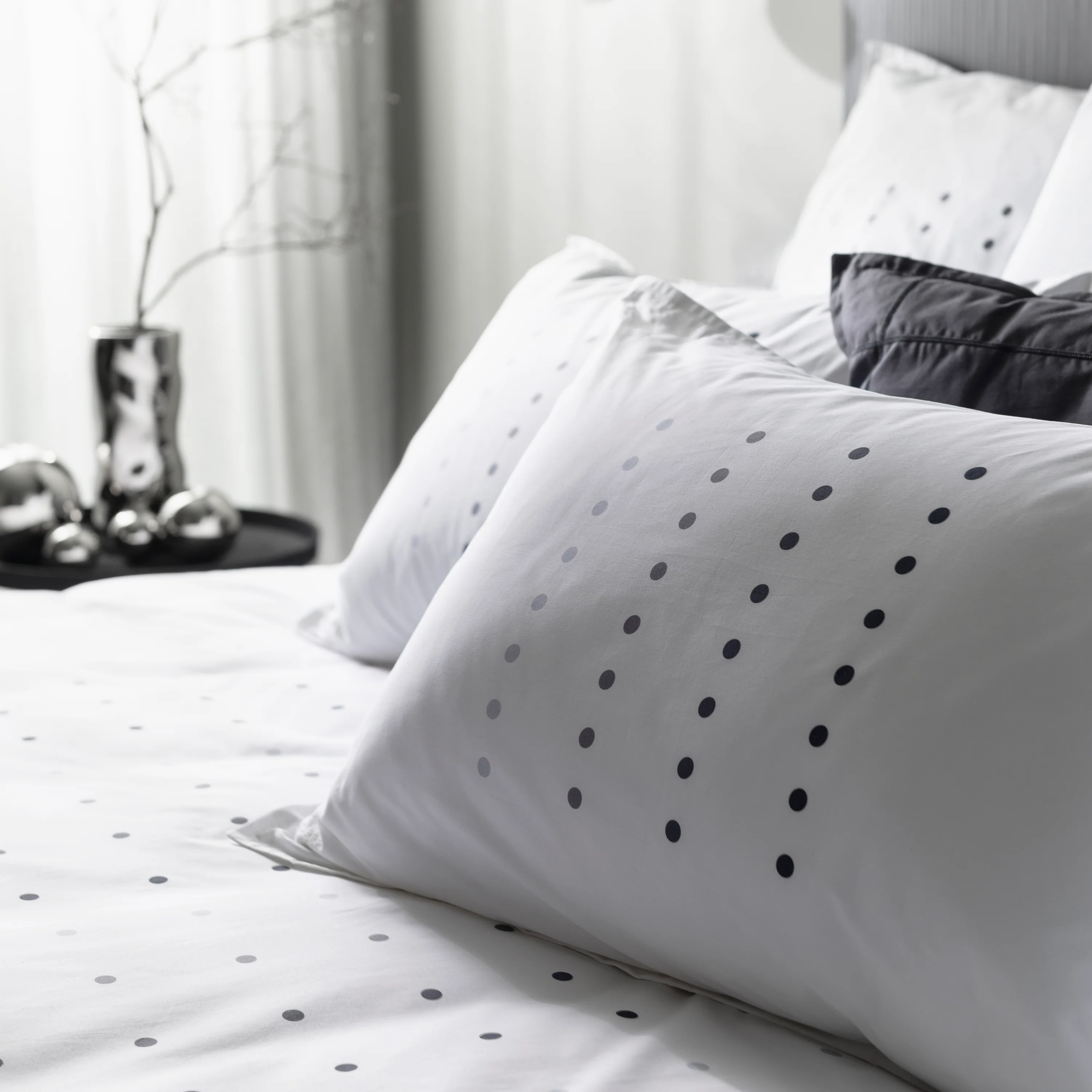 Dotsy Rectangular Cotton Pillowcase - White - Image 3