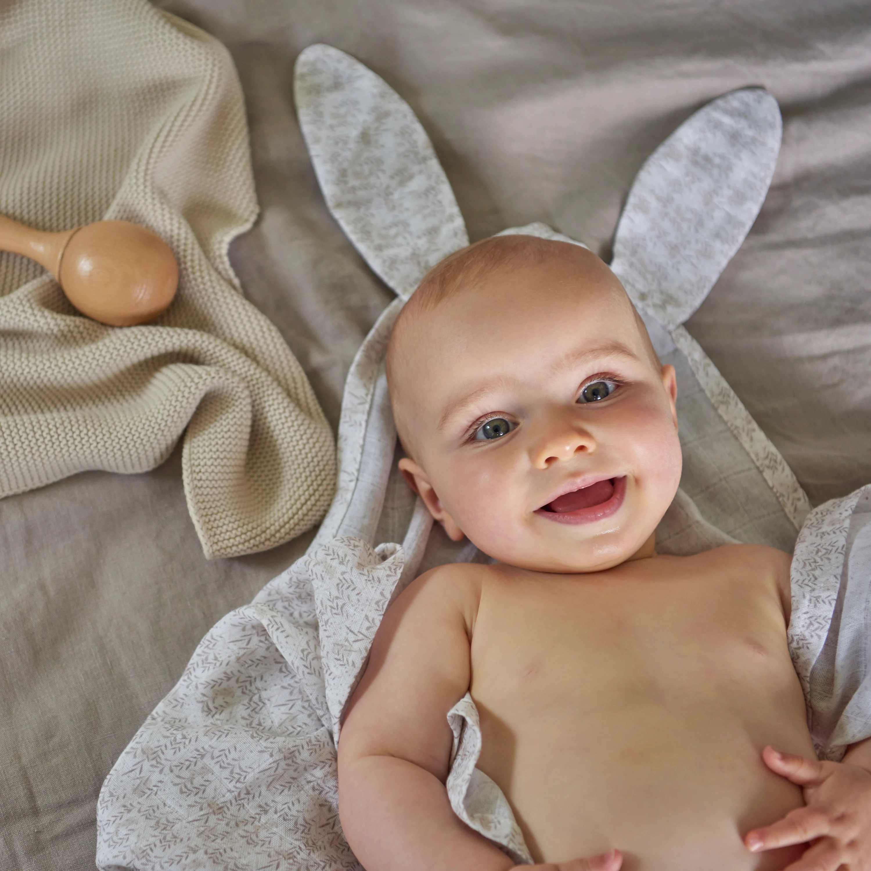 Merveille Organic Cotton Swaddle Blanket - Beige - Image 3