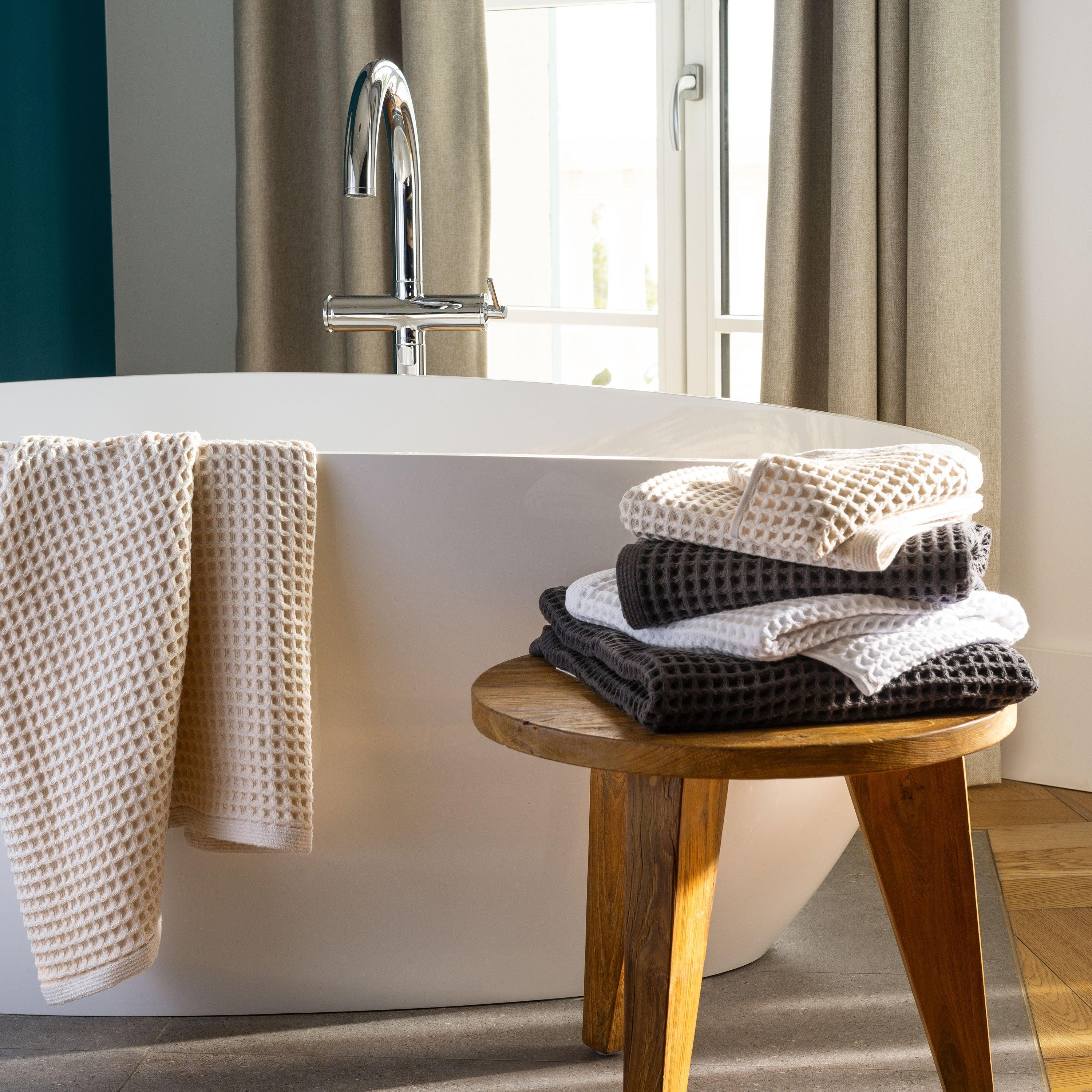 Quadro Organic Cotton Towel - Charcoal - Image 7