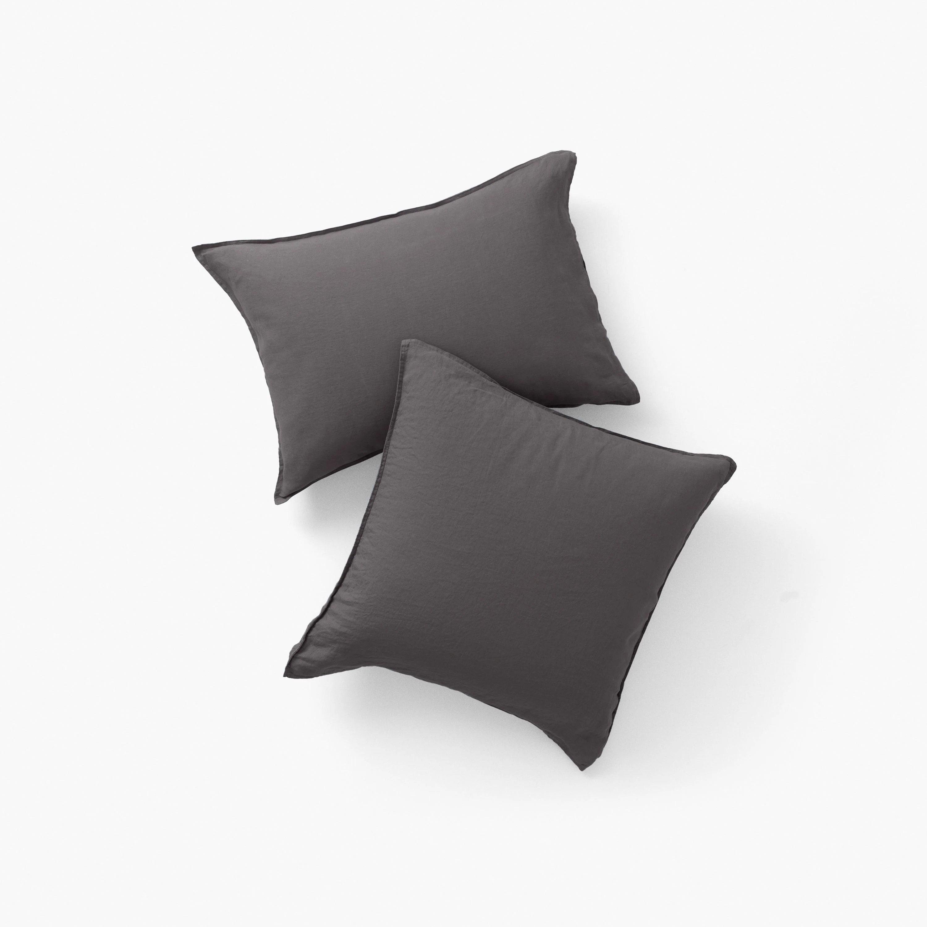 Songe Rectangular Washed Linen Pillowcase - Charcoal - Image 3