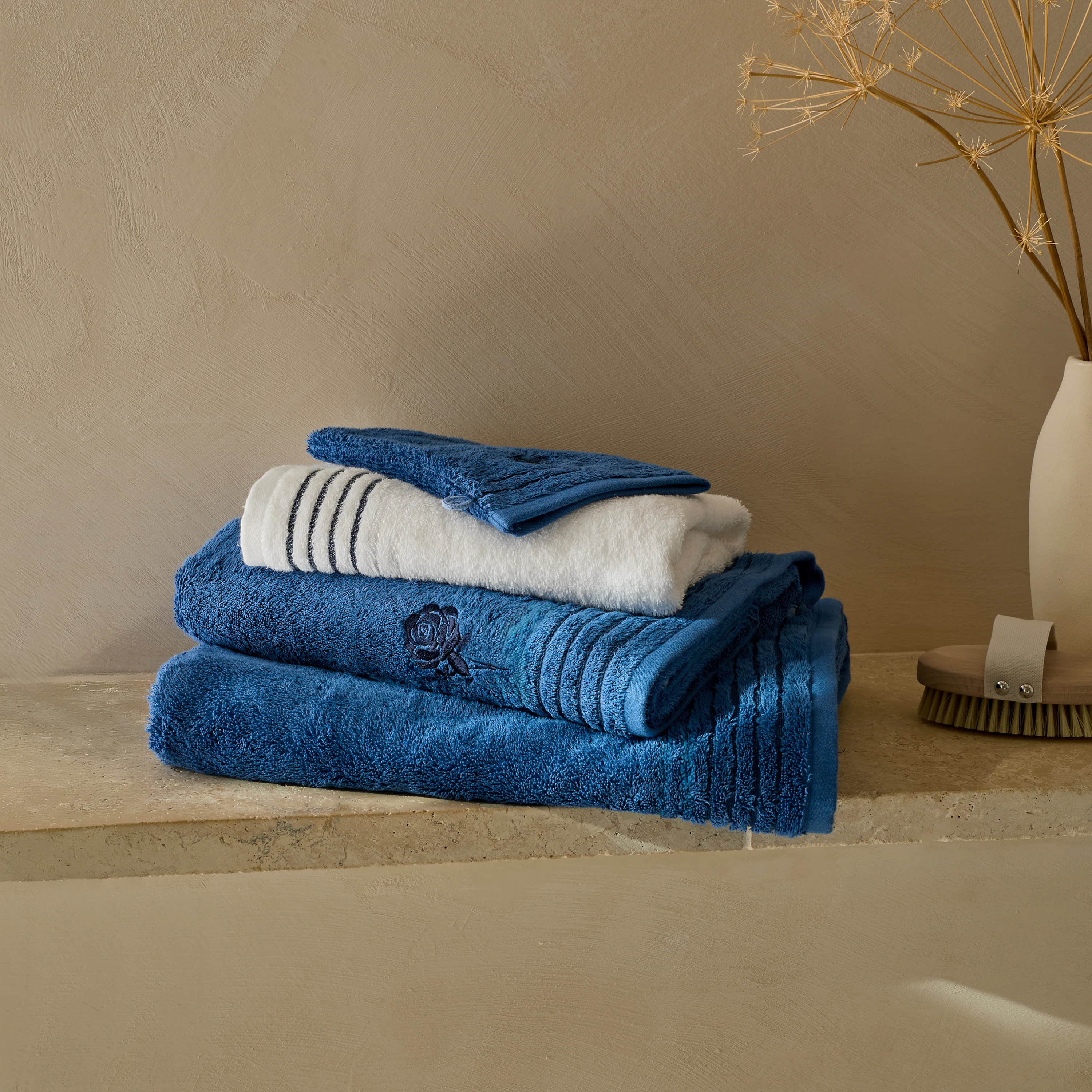 Rosablue Cotton & Bamboo Viscose Bath Towel - Indigo - Image 2