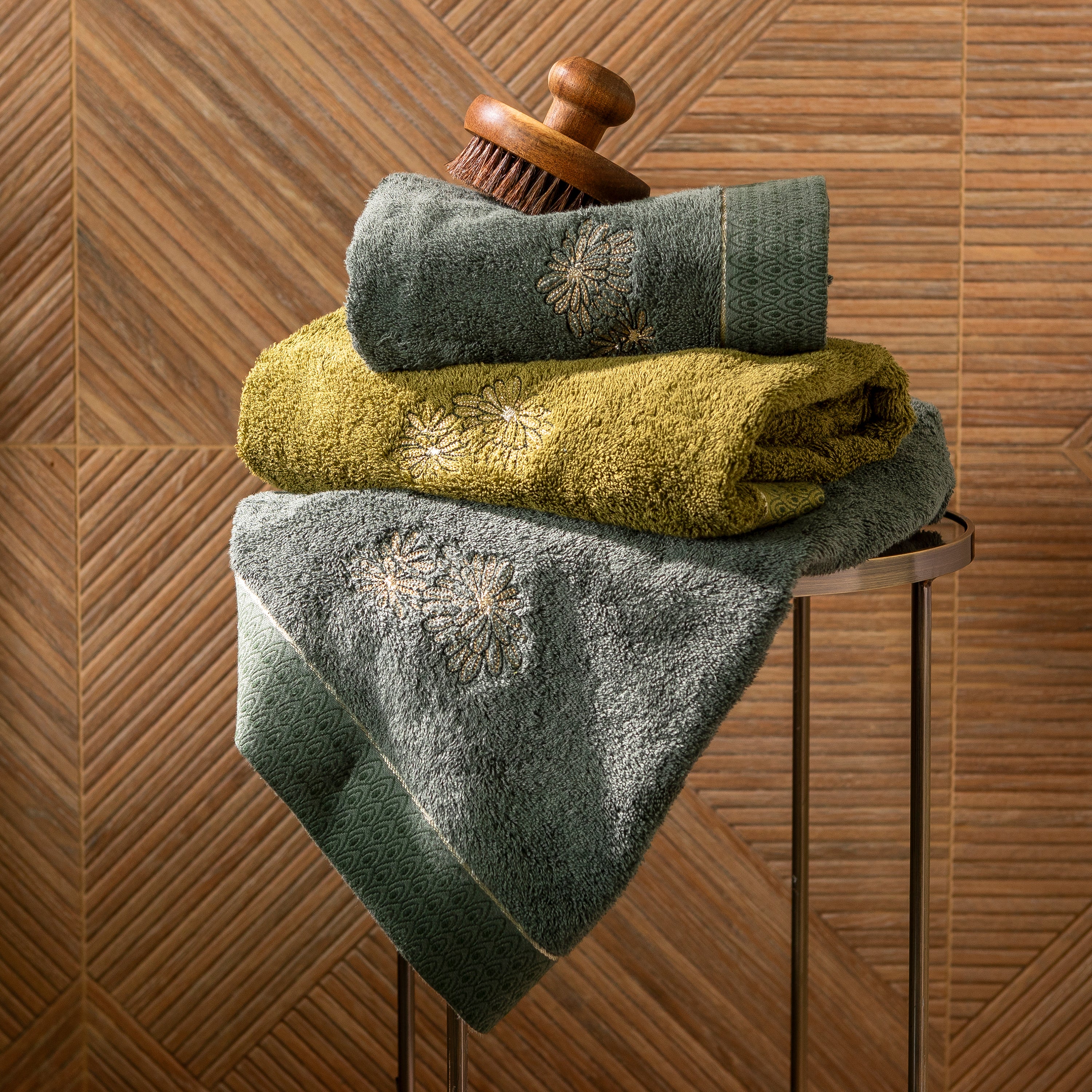 Silvalys Cotton & Bamboo Viscose Bath Towel - Forest Green - Image 3