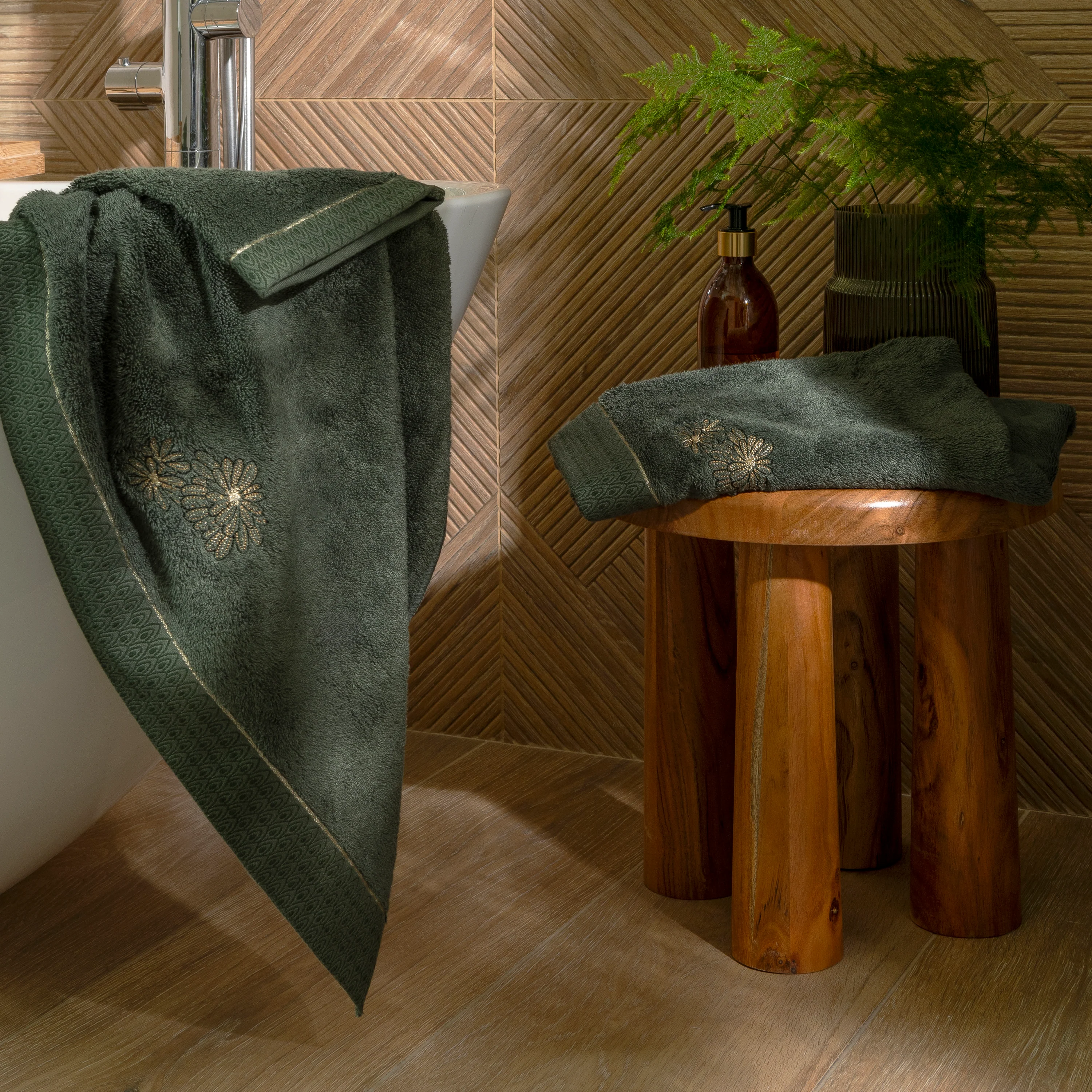 Silvalys Cotton & Bamboo Viscose Bath Towel - Forest Green - Image 7