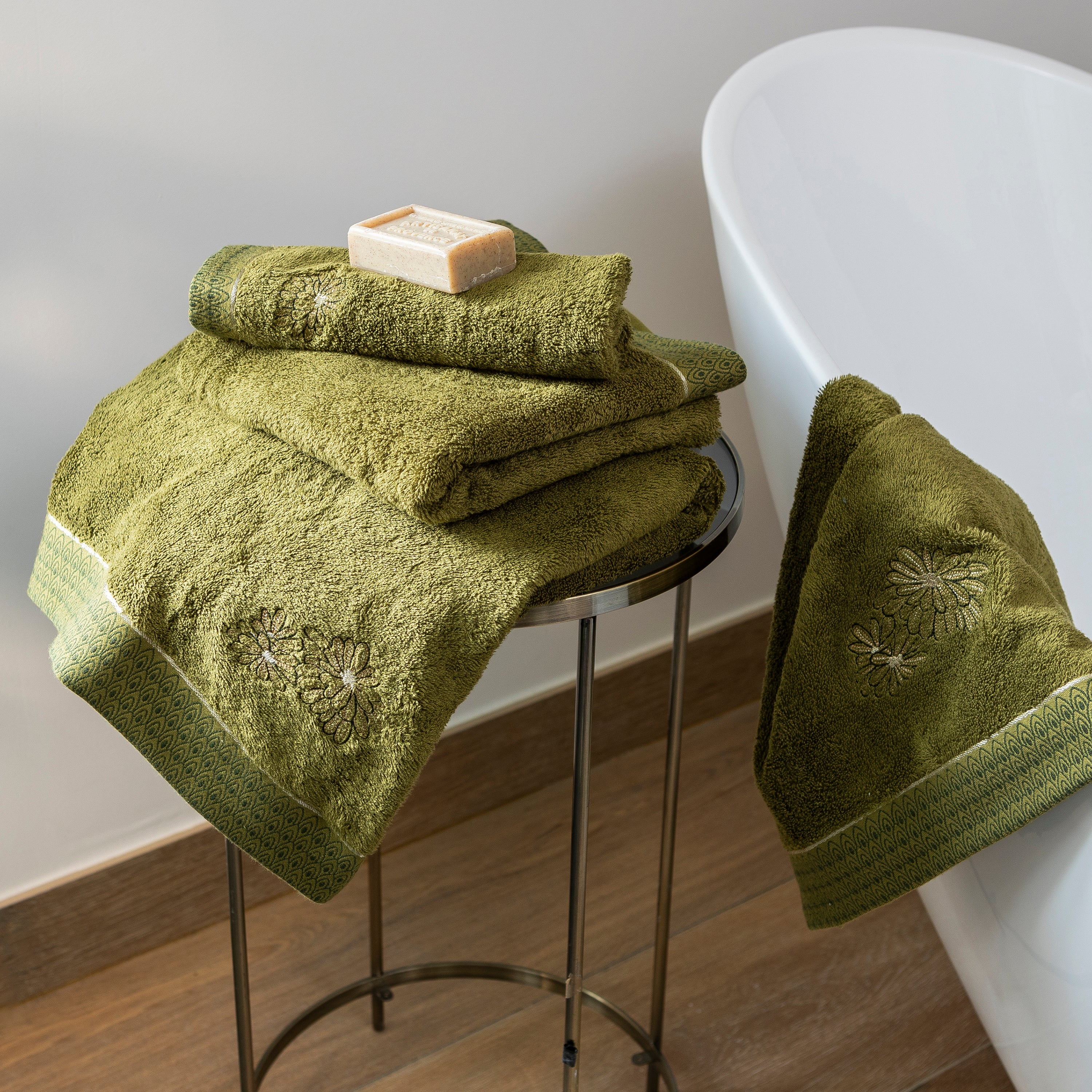Silvalys Cotton & Bamboo Viscose Bath Towel - Moss Green - Image 2