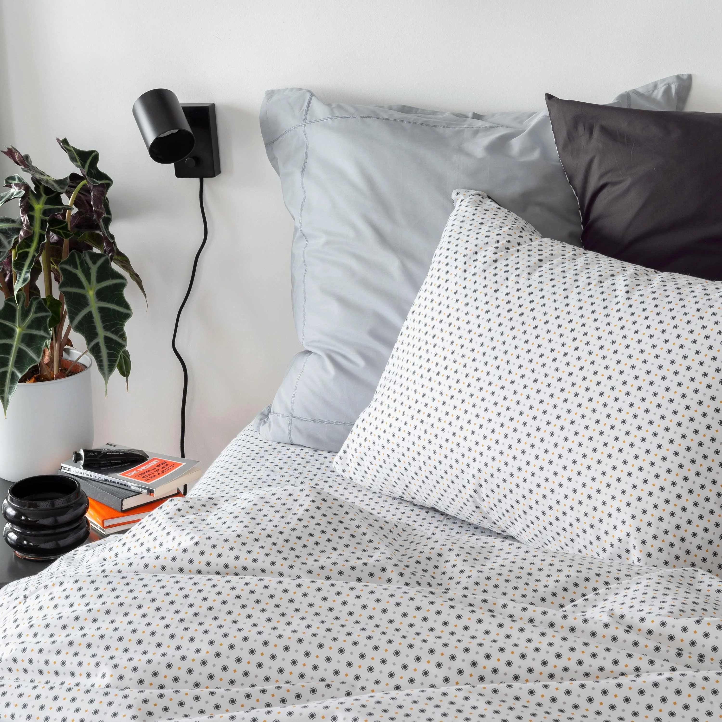 Neo Square Cotton Percale Pillowcase - Geometric Anthracite - Image 4