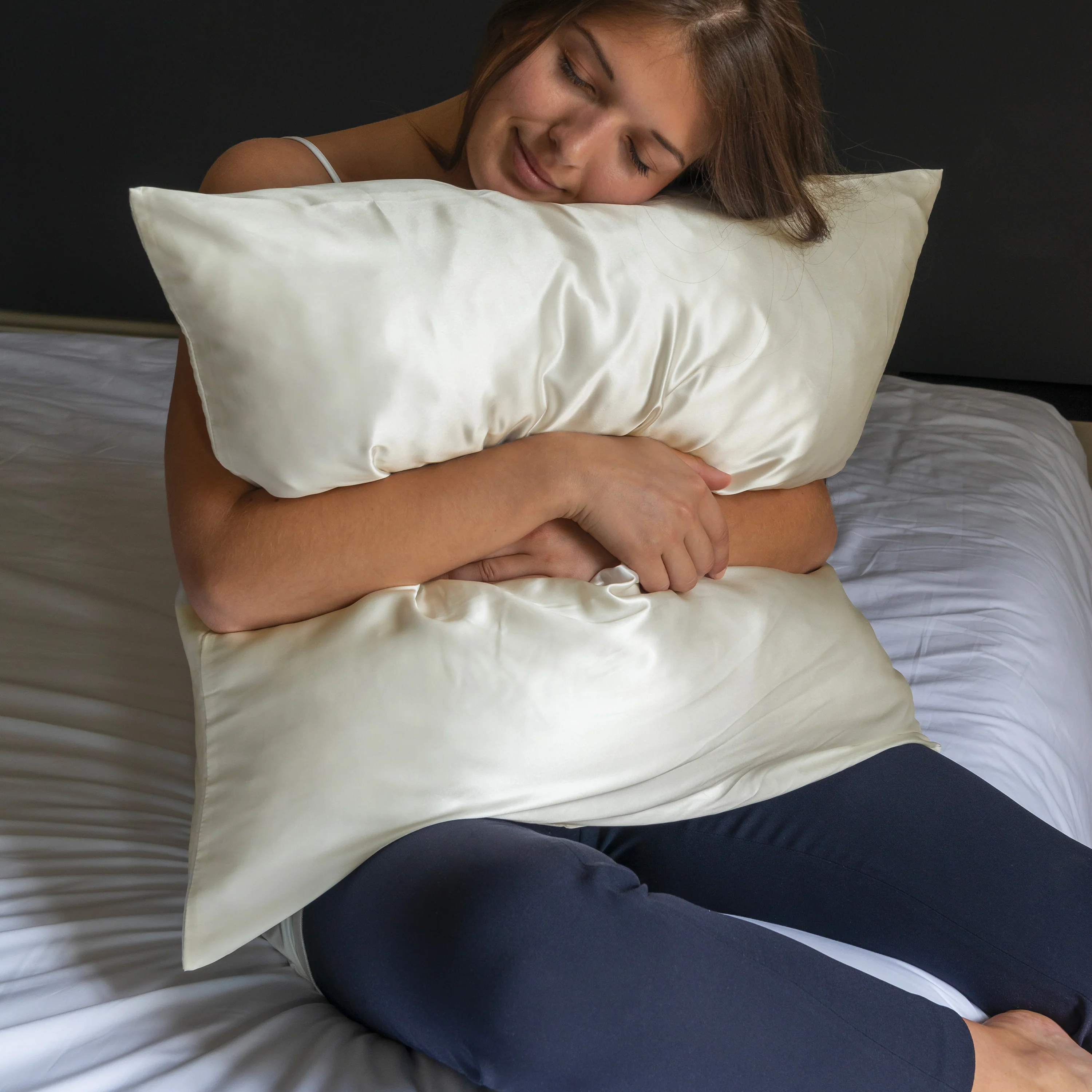 Beauté Mulberry Silk Square Pillowcase - Ivory - Image 5