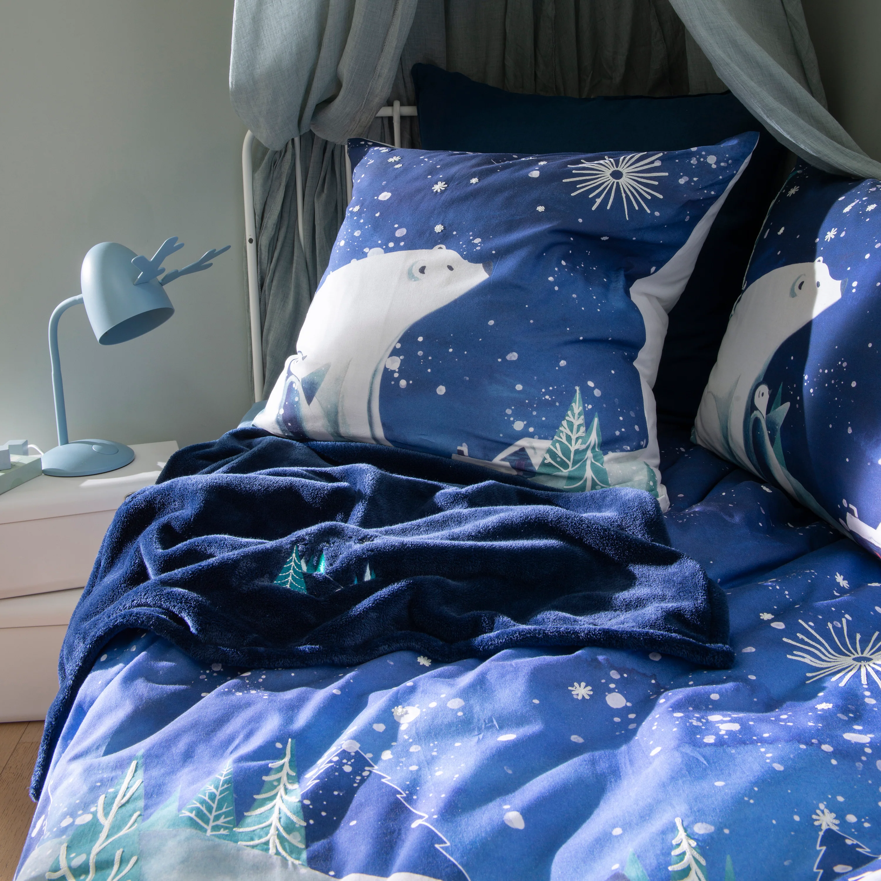 Stellaire Children's Fleece Blanket - Indigo - Image 2