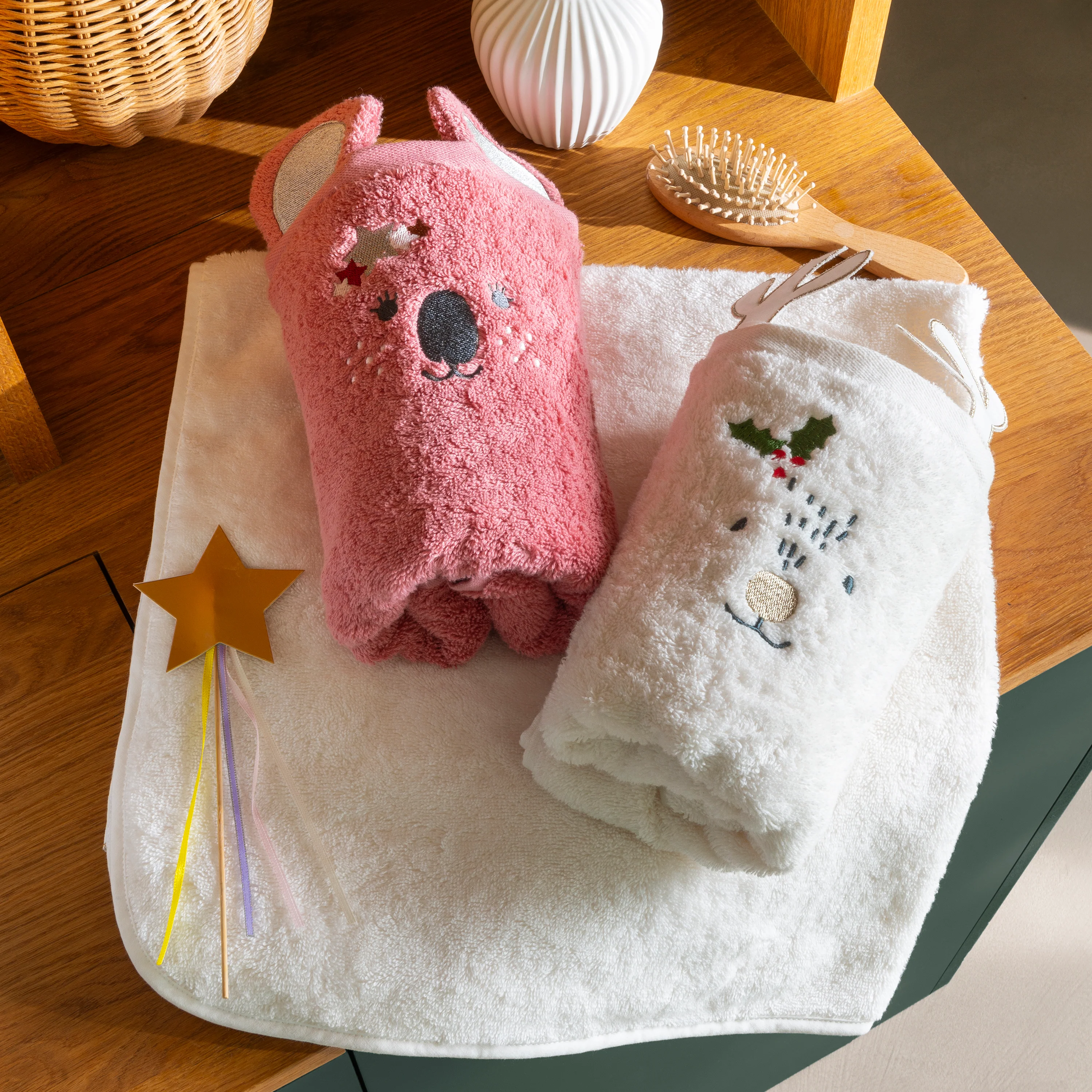 Xmasful Cotton Towel - Petale - Image 2